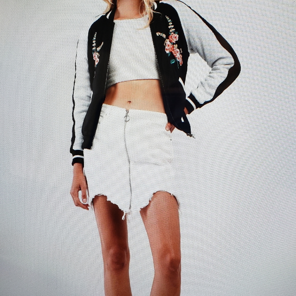 (SOLD) Embroidered Bomber Jacket (last one) - Picture 3 of 4